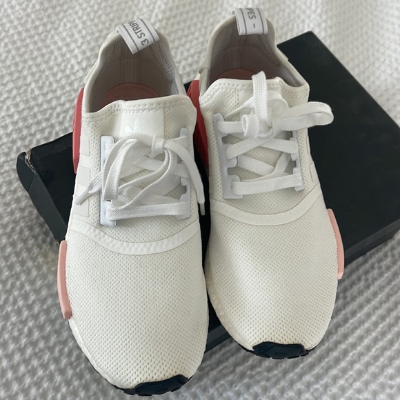 ADIDAS NMD R1 WHITE ROSE - Picture 2 of 5